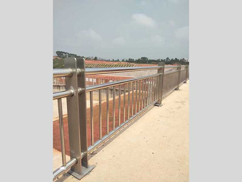 201不銹鋼復合管護欄