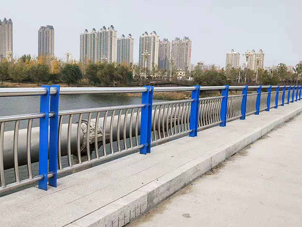 201不銹鋼復合管護欄